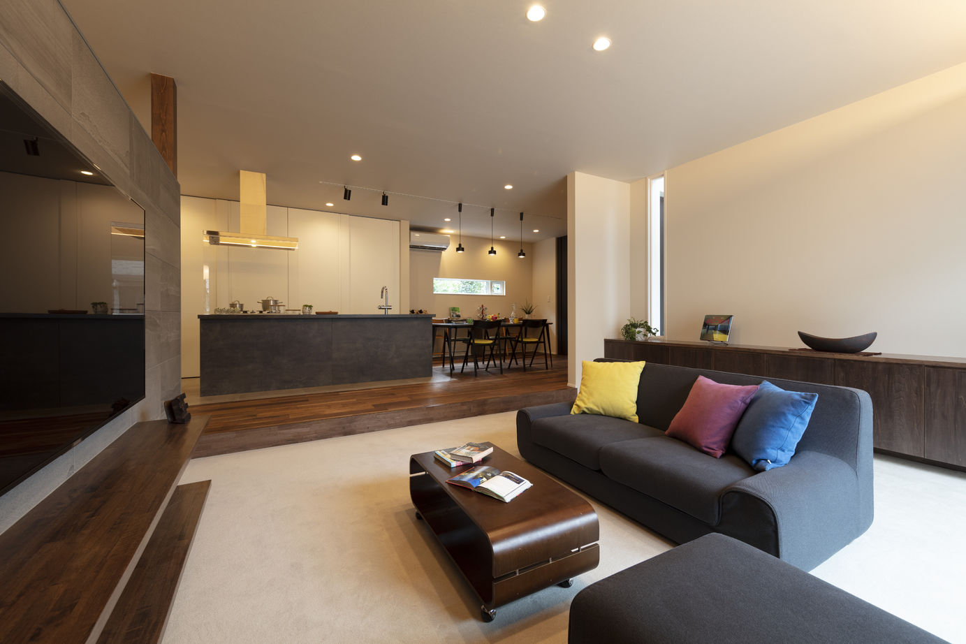 家工房 【3050万円/43.6坪/間取り図有】耐震など性能も妥協なし。細部までこだわりが光るグレイッシュモダンの家の建築実例画像3