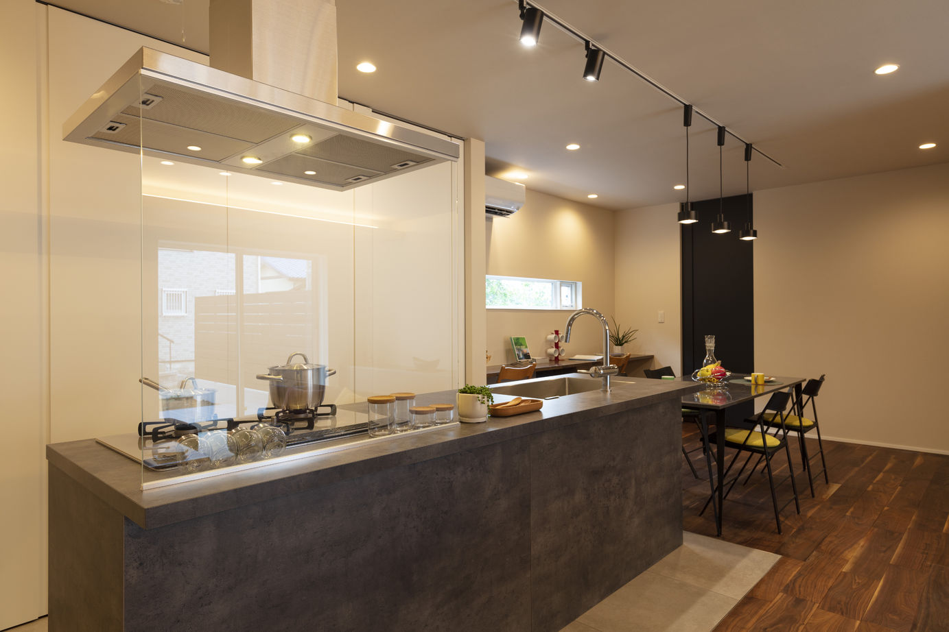 家工房 【3050万円/43.6坪/間取り図有】耐震など性能も妥協なし。細部までこだわりが光るグレイッシュモダンの家の建築実例画像4