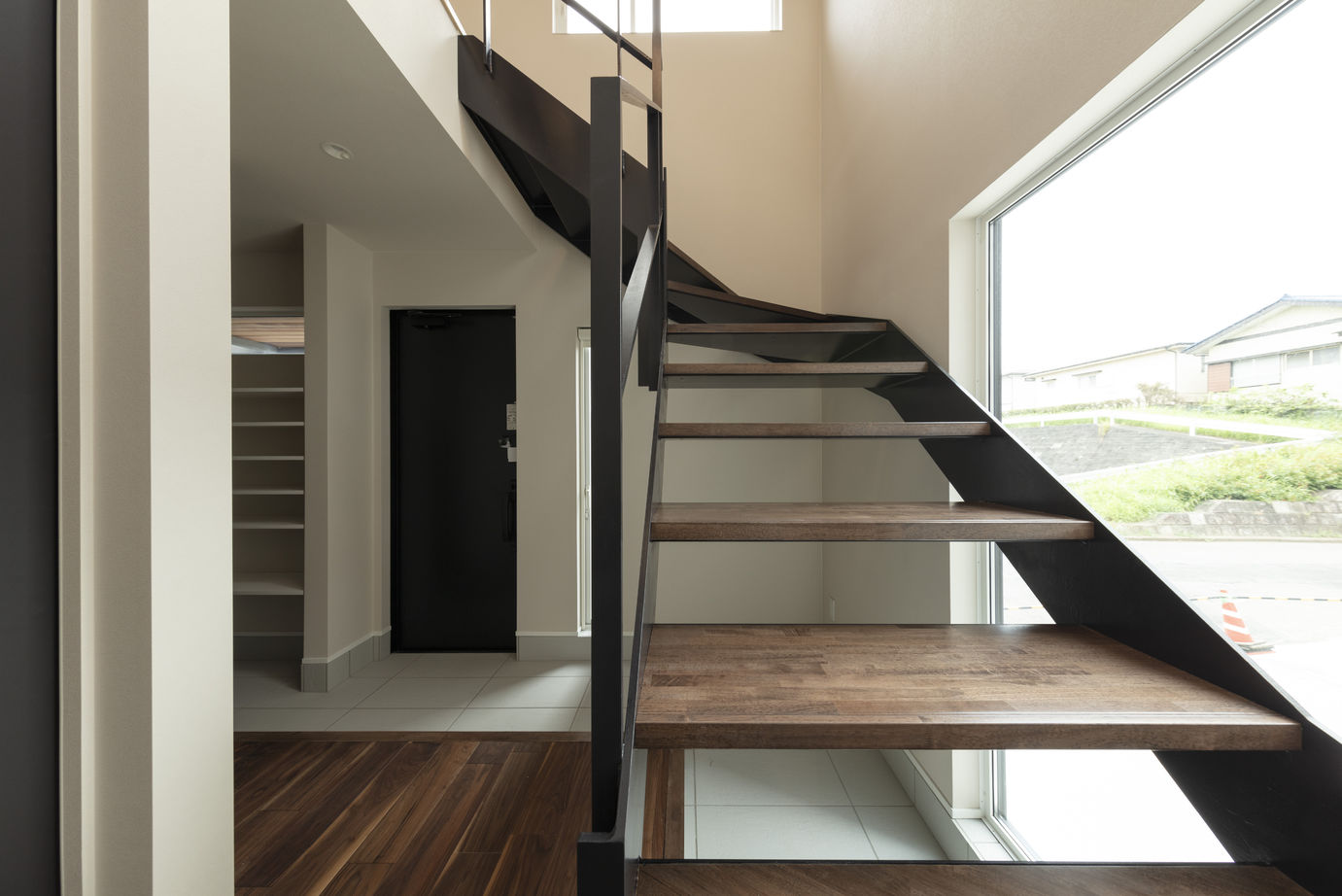 家工房 【3050万円/43.6坪/間取り図有】耐震など性能も妥協なし。細部までこだわりが光るグレイッシュモダンの家の建築実例画像10