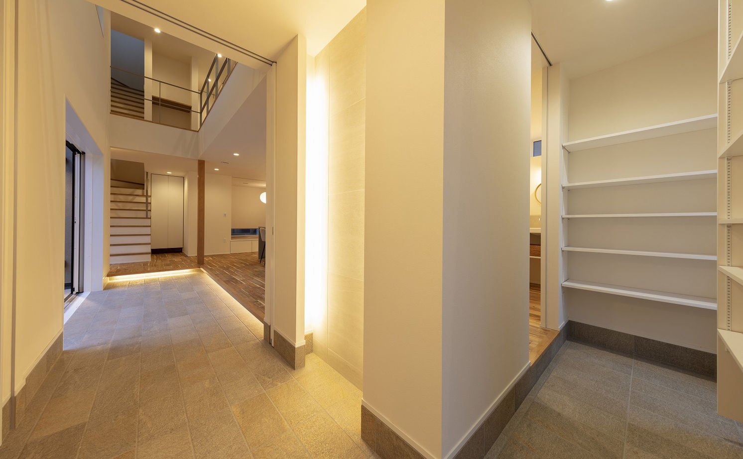 家工房 【4000万円台／51.7坪／間取り図有】家族がそれぞれの時間を好きな場所で楽しめるリゾートモダンの家の建築実例画像4