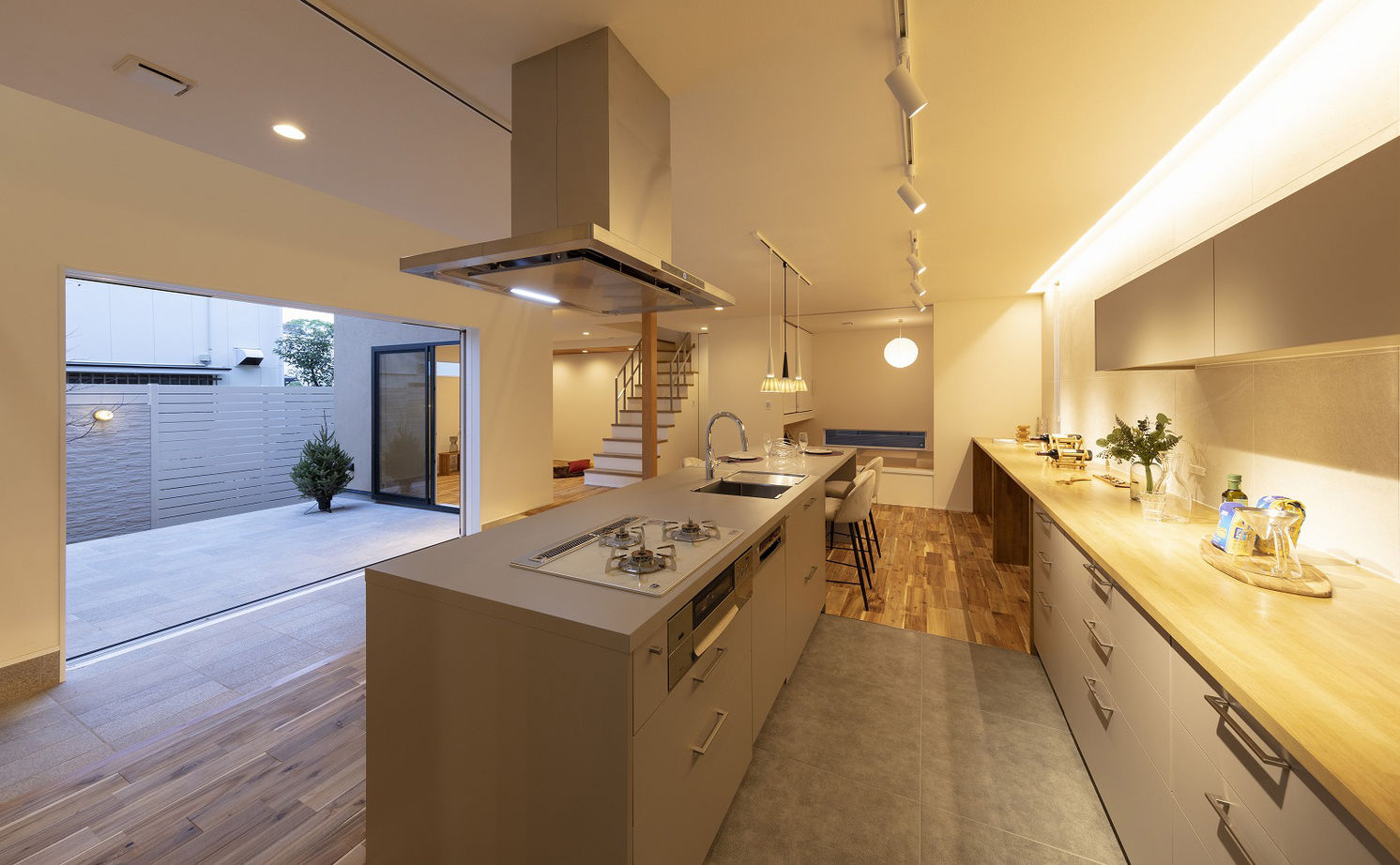 家工房 【4000万円台／51.7坪／間取り図有】家族がそれぞれの時間を好きな場所で楽しめるリゾートモダンの家の建築実例画像8