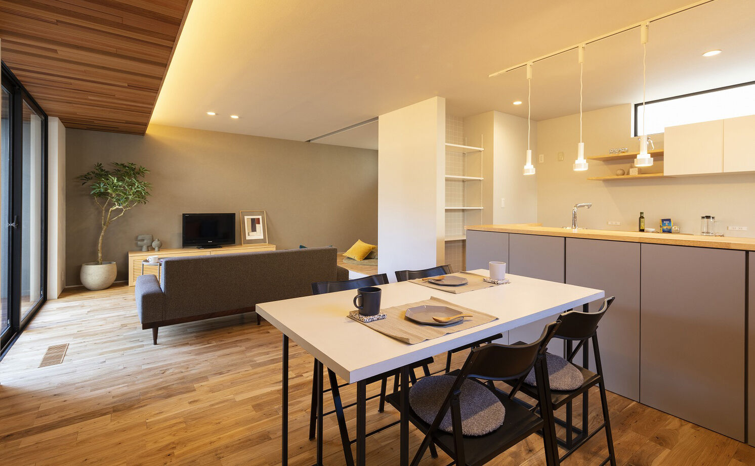 家工房 【2500万円～2999万円／34.6坪／間取り図有】プライバシーを守る中庭を囲む。快適な住空間が家族を囲むの建築実例画像7