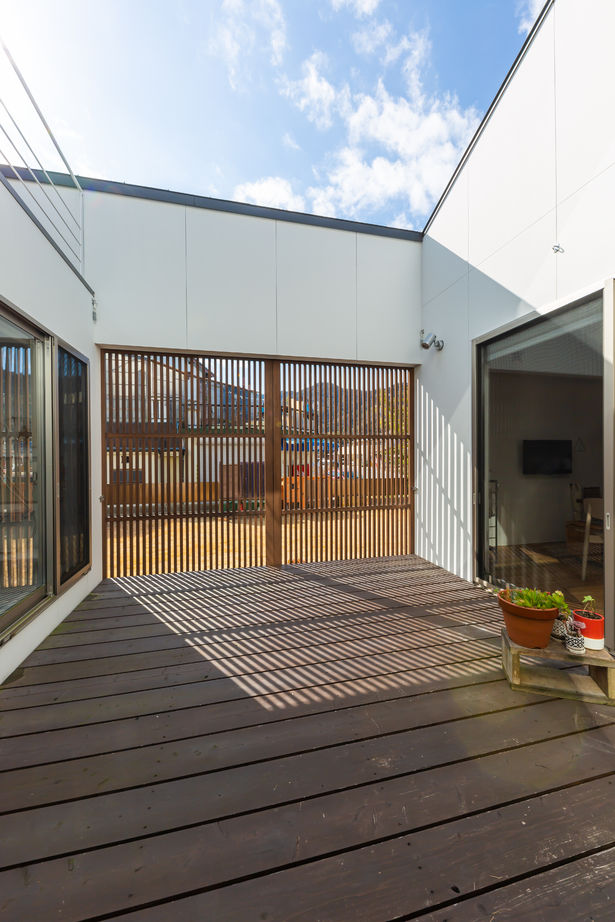 321HOUSE（ミツイハウス） 【造作引き戸／中庭のある家／片流れ屋根】こだわりのキッチンで自然と人が集まる家の建築実例画像5