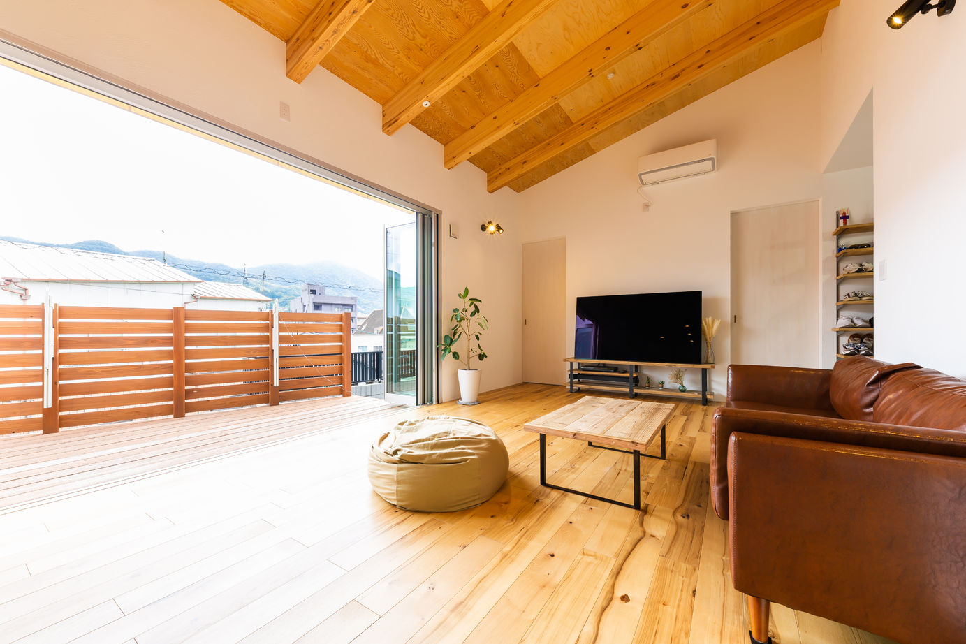 321HOUSE（ミツイハウス） 【平屋／二世帯住宅／おしゃれなキッチン】街中に建つ、開放感あふれる完全二世帯の住まいの建築実例画像10