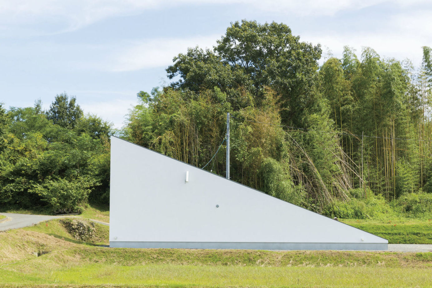 321HOUSE（ミツイハウス） 【さんかく／個性的／オープンな間取り】自然いっぱいの中に建つ、間仕切なしで家族と繋がる家。の建築実例画像2