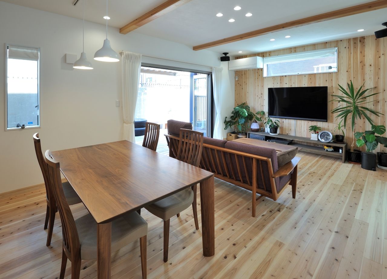 高井工務店 【2000万円台/間取り/ナチュラルモダン/収納】アウトドア好きのオープンデッキ完備　ログハウス風住まいの建築実例画像3