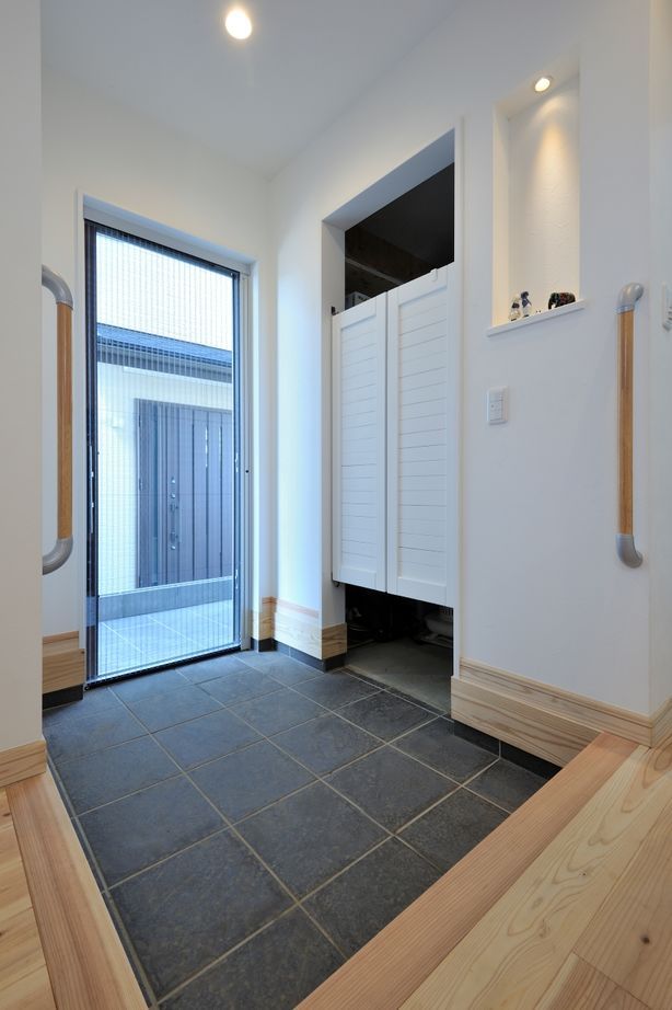 高井工務店 【2000万円台/間取り/ナチュラルモダン/収納】アウトドア好きのオープンデッキ完備　ログハウス風住まいの建築実例画像4