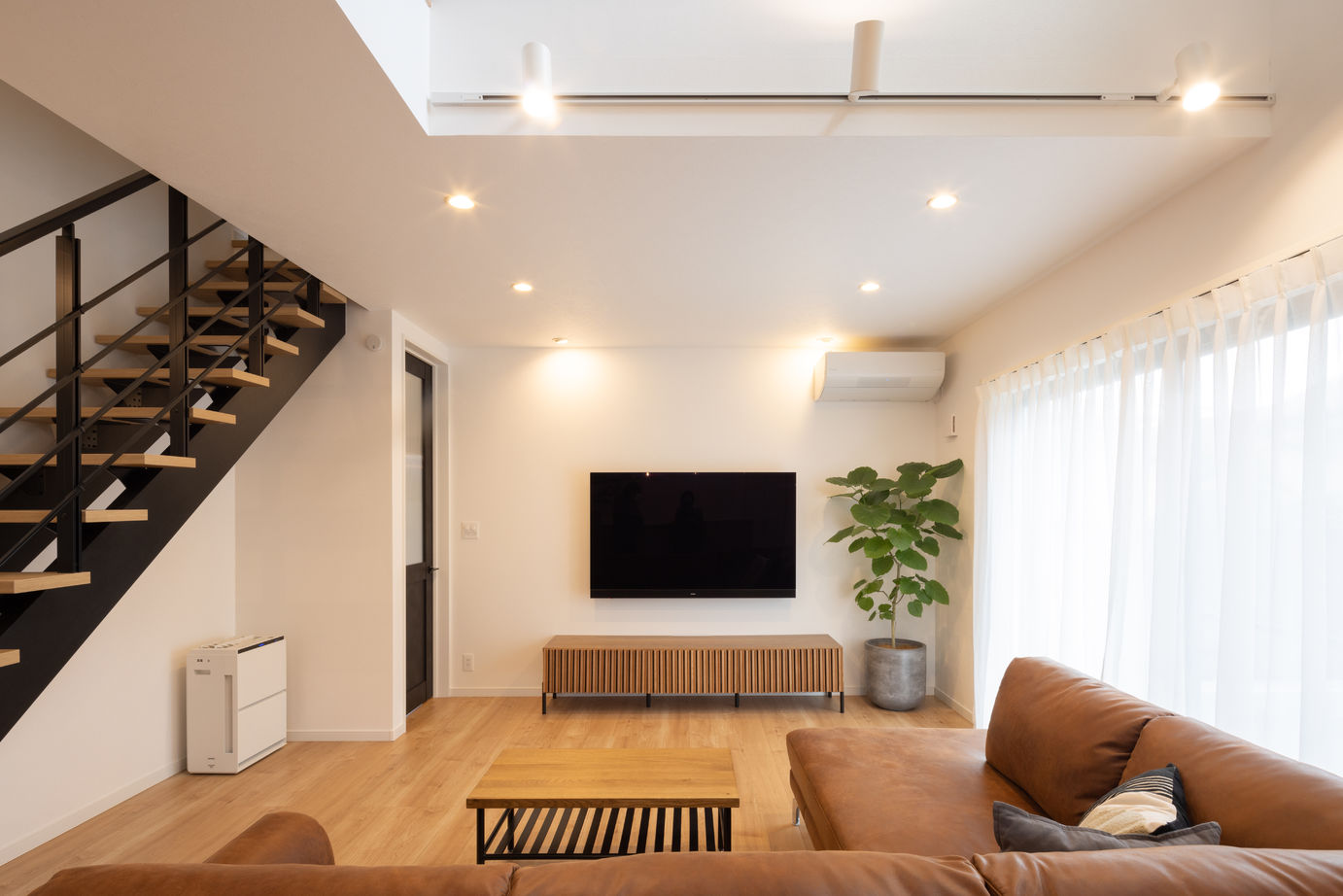 高井工務店 【3000万円台／間取り図有／ランドリールーム】ストレート＆回遊動線で家事をラクに！毎日オシャレが続く家の建築実例画像4