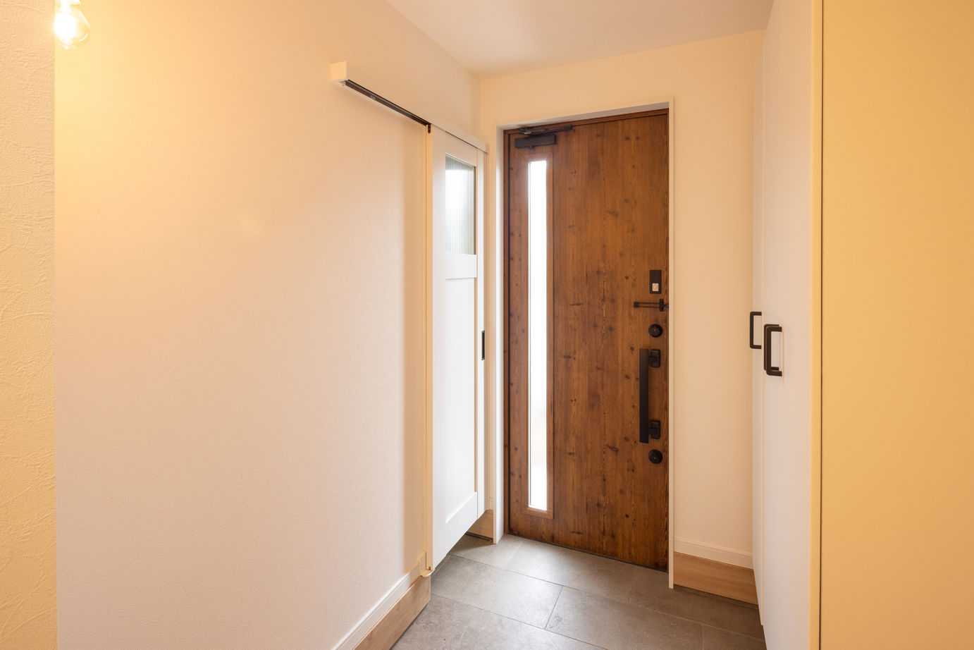 高井工務店 【3000万円台／間取り図有／ランドリールーム】ストレート＆回遊動線で家事をラクに！毎日オシャレが続く家の建築実例画像17