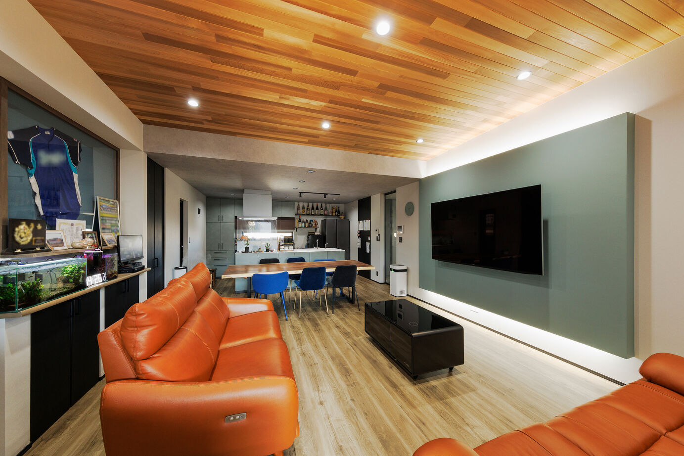 高井工務店 【二世帯住宅／ガレージハウス／家事ラク】それぞれのライフスタイルに合わせて、三世代が快適に暮らす家の建築実例画像2