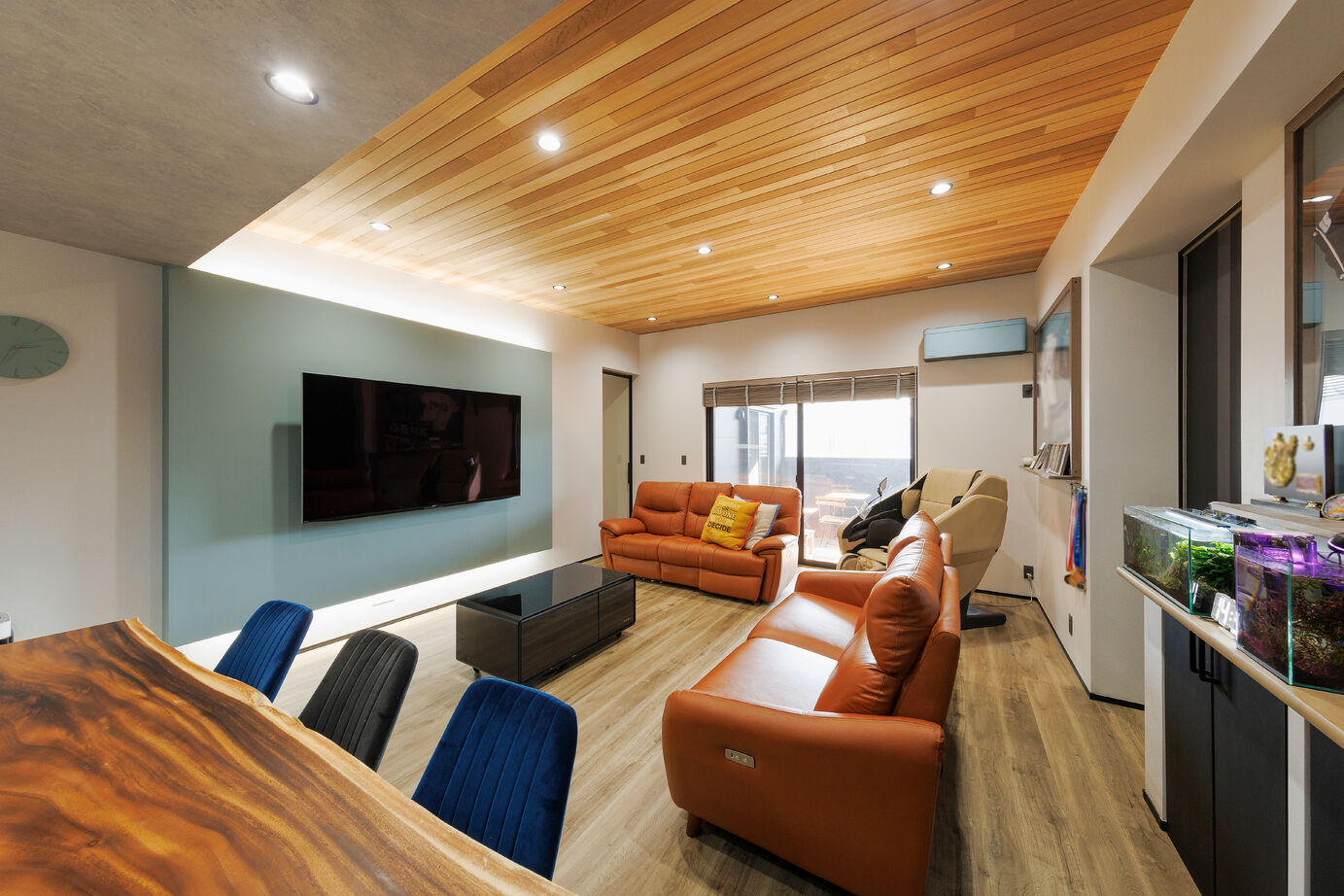 高井工務店 【二世帯住宅／ガレージハウス／家事ラク】それぞれのライフスタイルに合わせて、三世代が快適に暮らす家の建築実例画像3