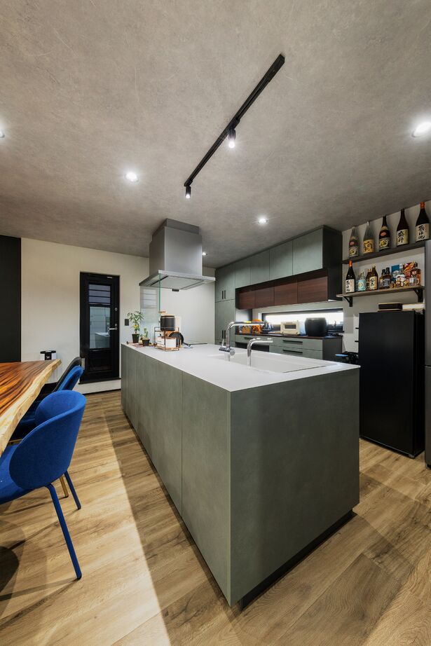 高井工務店 【二世帯住宅／ガレージハウス／家事ラク】それぞれのライフスタイルに合わせて、三世代が快適に暮らす家の建築実例画像4