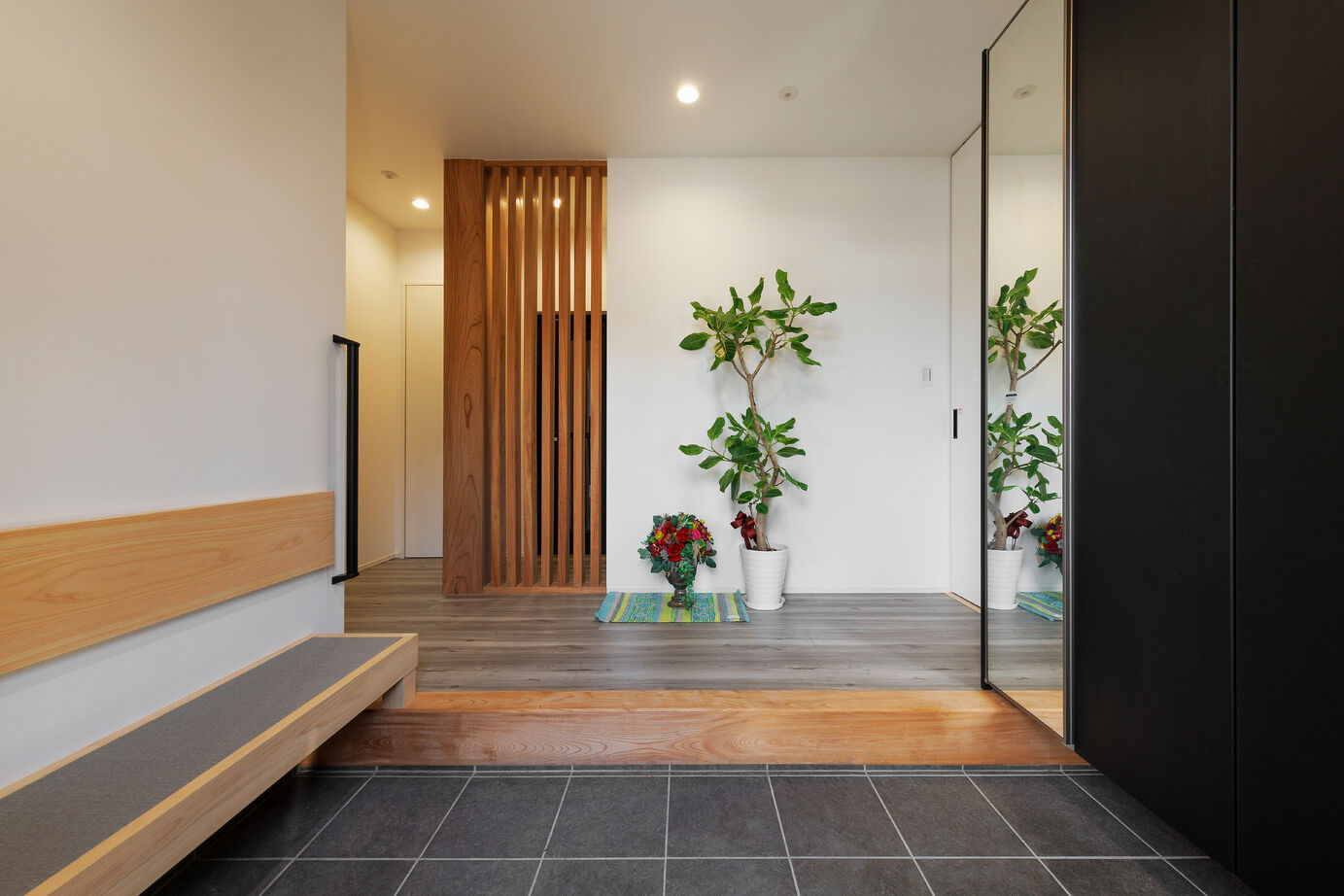 高井工務店 【二世帯住宅／ガレージハウス／家事ラク】それぞれのライフスタイルに合わせて、三世代が快適に暮らす家の建築実例画像9