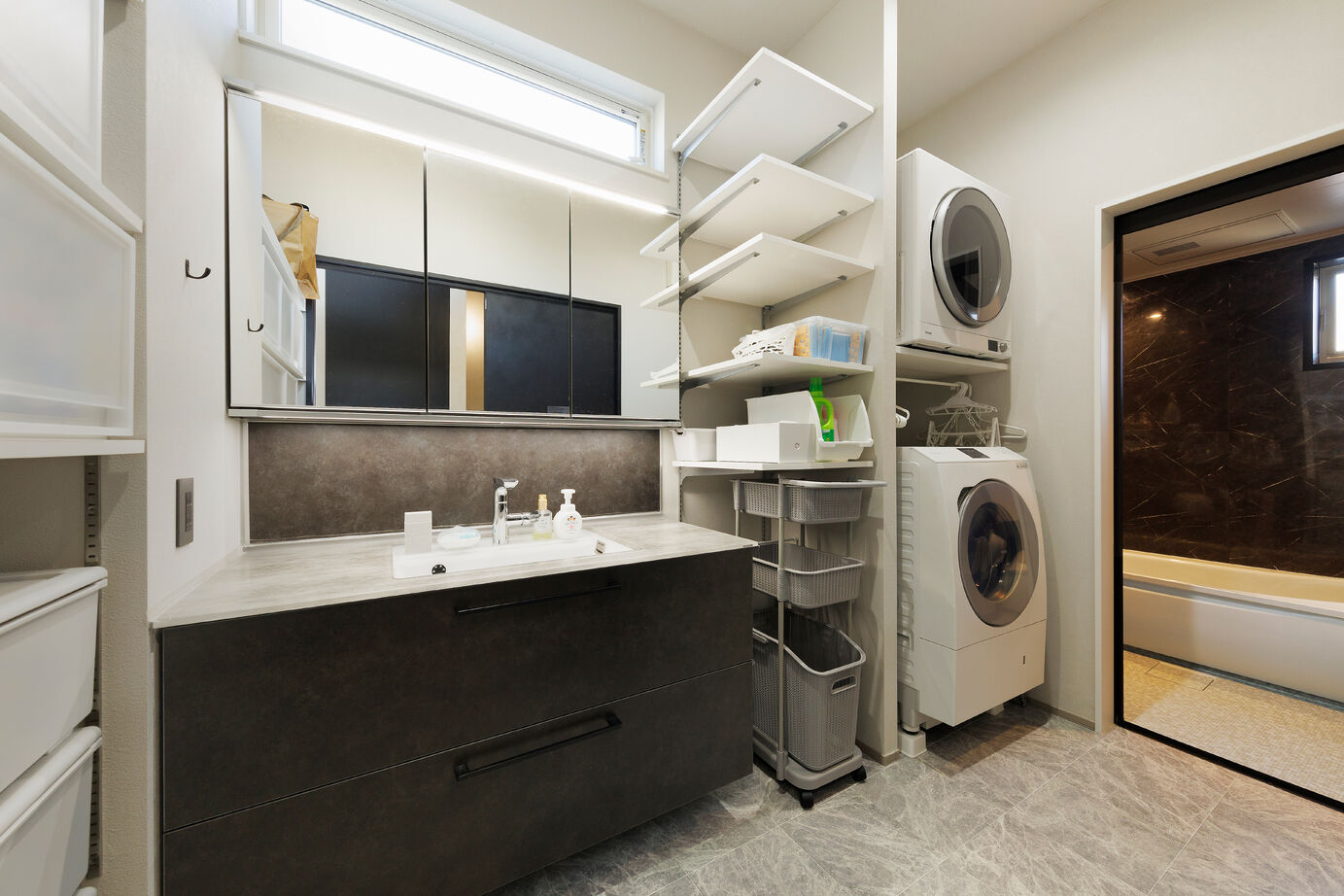 高井工務店 【2000万円台／間取り図有／ファミリークロゼット】子育てライフを快適に！収納＆動線のアイデア満載の家の建築実例画像8