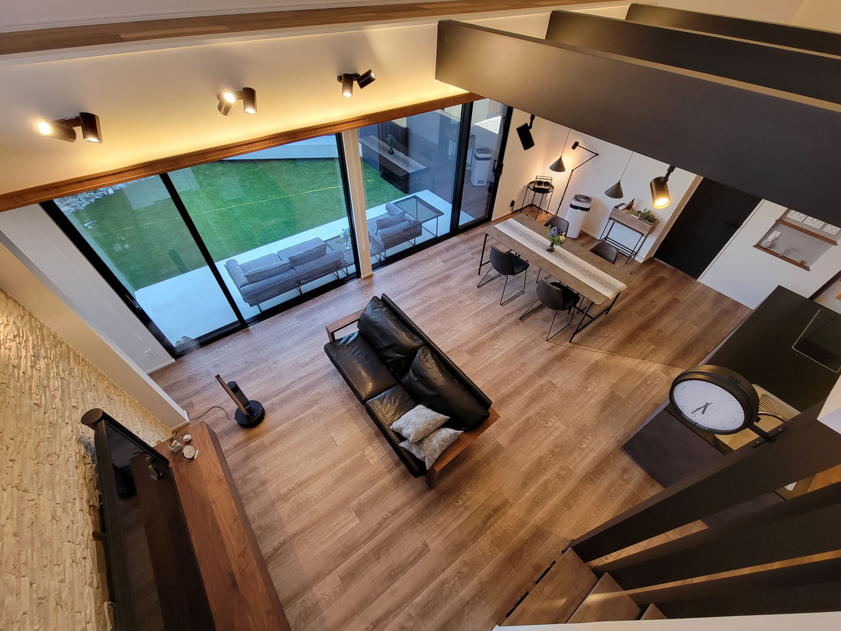 WITHDOM建築設計 【古賀市/間取り図有/２ＬＤＫ/ビルトインガレージ】すべての空間に洗練された質感と癒しを感じる家の建築実例画像2