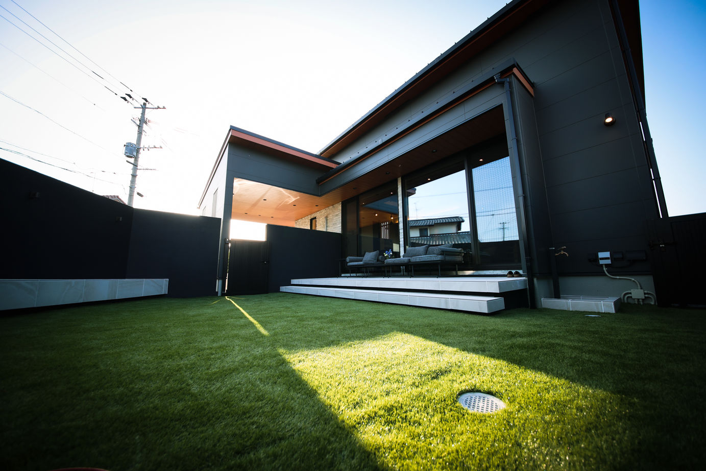 WITHDOM建築設計 【古賀市/間取り図有/２ＬＤＫ/ビルトインガレージ】すべての空間に洗練された質感と癒しを感じる家の建築実例画像3