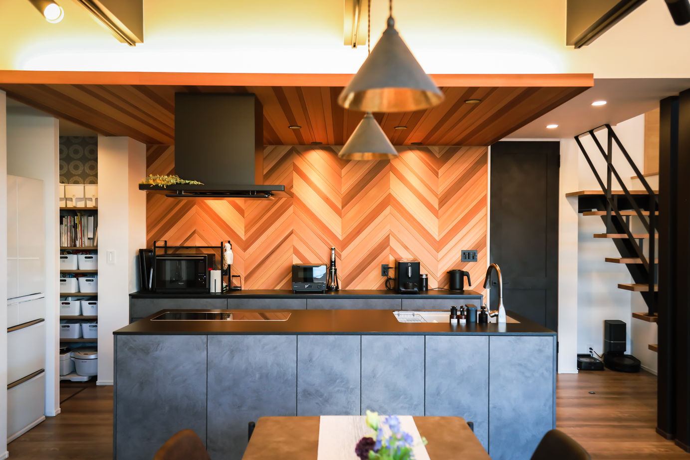 WITHDOM建築設計 【古賀市/間取り図有/２ＬＤＫ/ビルトインガレージ】すべての空間に洗練された質感と癒しを感じる家の建築実例画像4