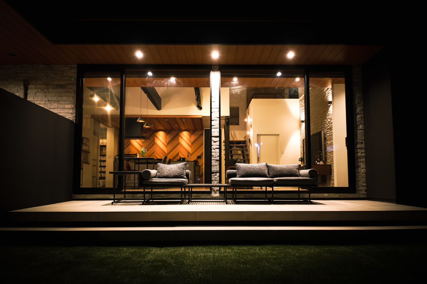 WITHDOM建築設計 【古賀市/間取り図有/２ＬＤＫ/ビルトインガレージ】すべての空間に洗練された質感と癒しを感じる家の建築実例画像5