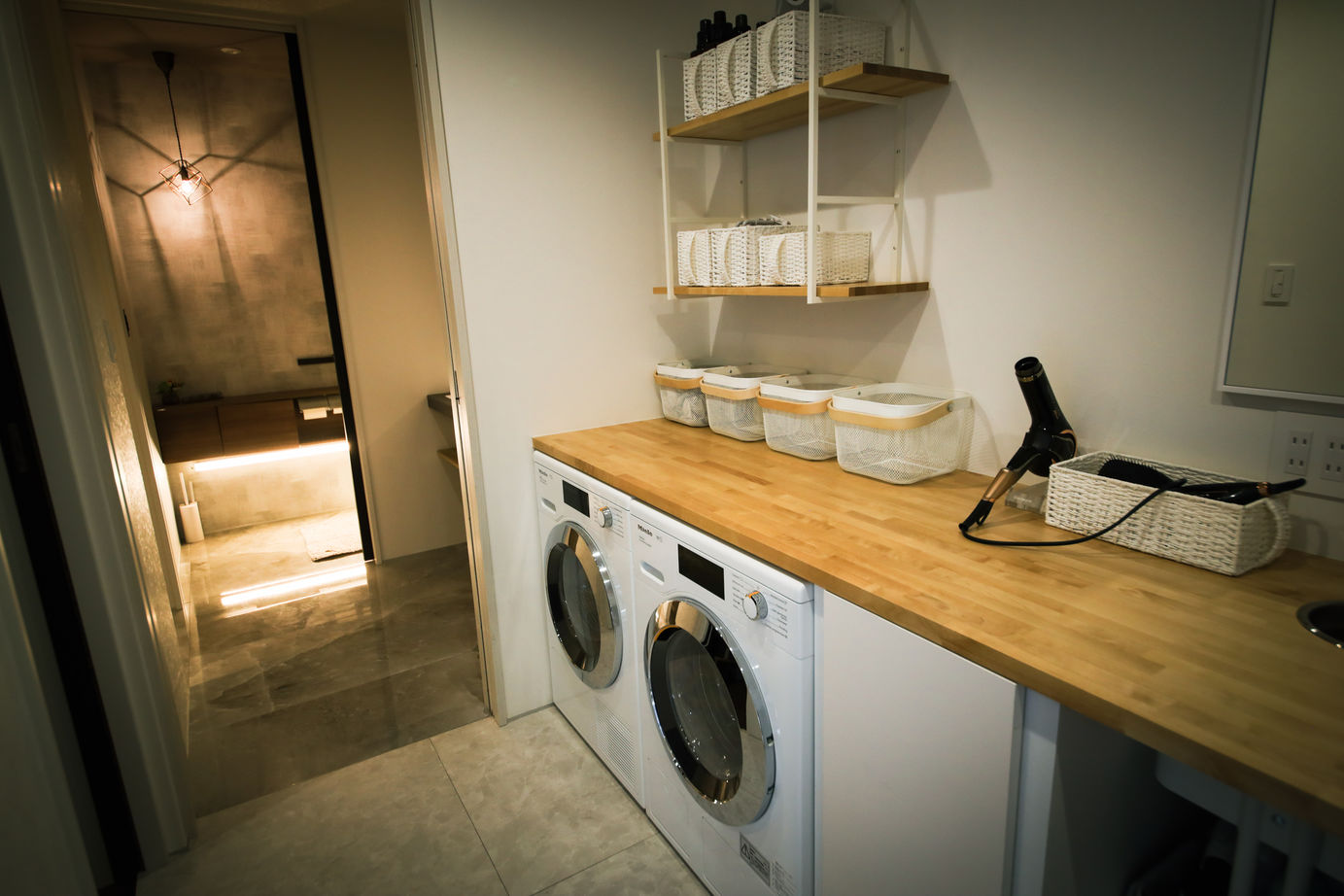 WITHDOM建築設計 【古賀市/間取り図有/２ＬＤＫ/ビルトインガレージ】すべての空間に洗練された質感と癒しを感じる家の建築実例画像9