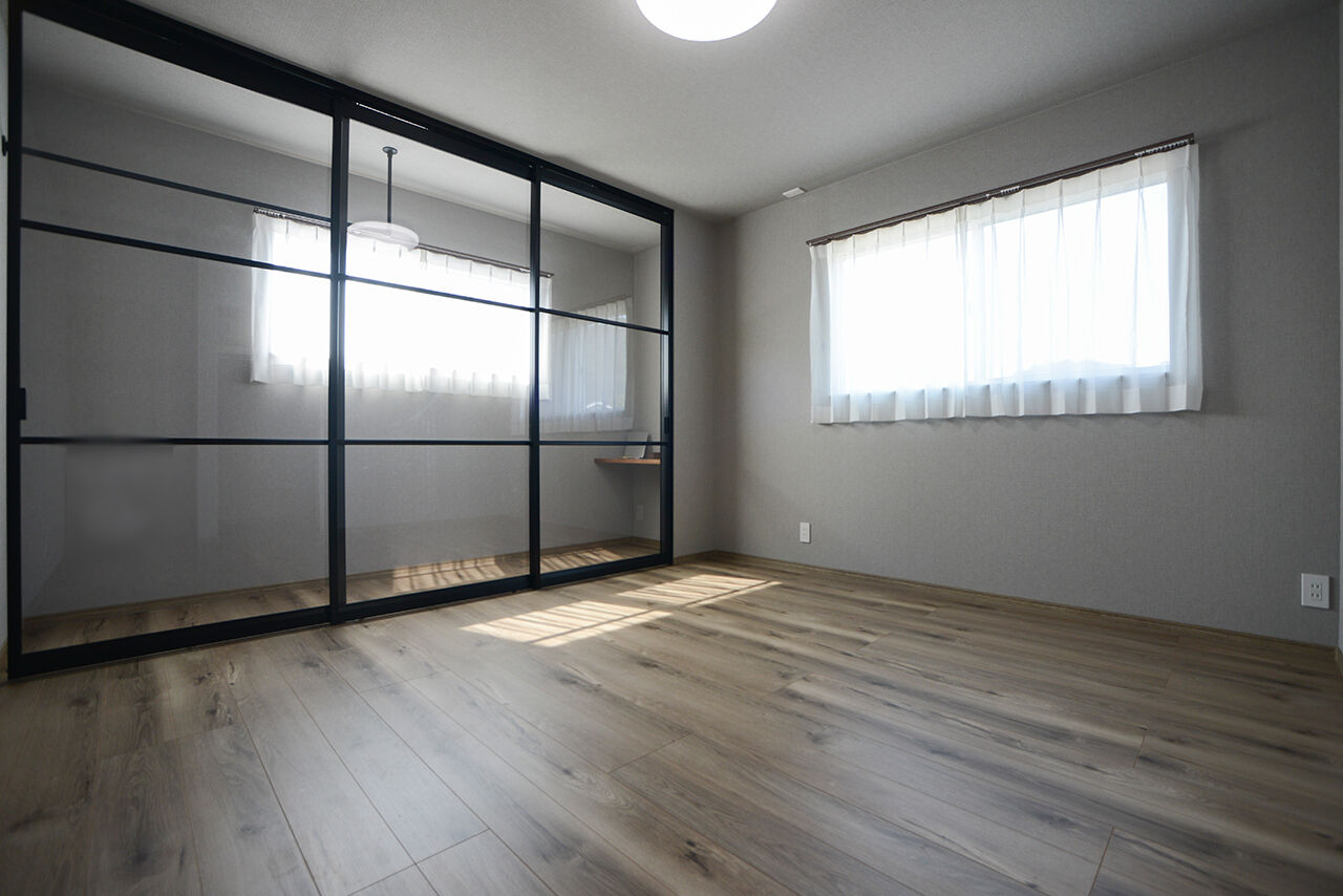 みんなの家 【2041万円／31.3坪／近江八幡市】日当たりの良いウッドデッキに面した明るいLDKの建築実例画像7