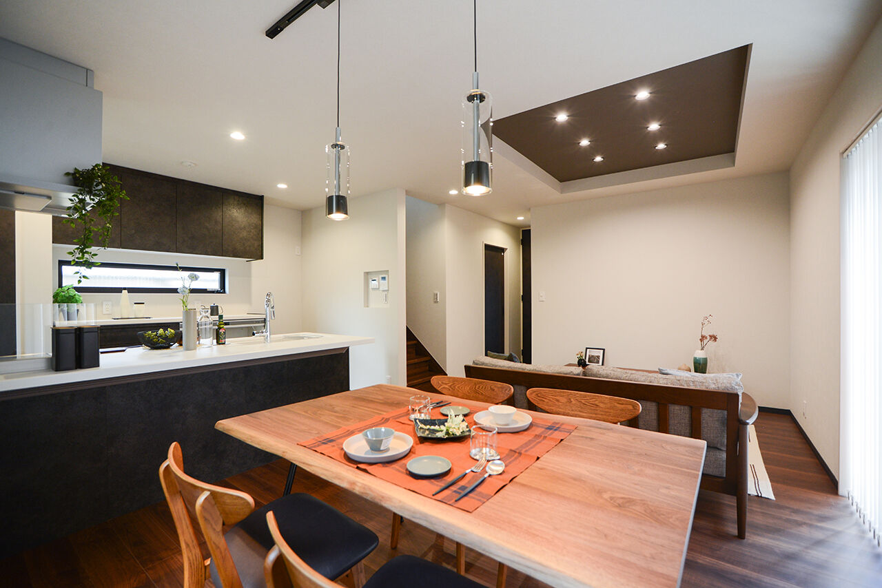 みんなの家 【1977万円／30坪／東近江市】荷物を出し入れしやすく、洗濯物もすぐに片付けられるファミリークローゼットの建築実例画像3