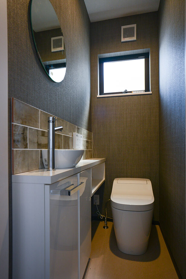 みんなの家 【1977万円／30坪／東近江市】荷物を出し入れしやすく、洗濯物もすぐに片付けられるファミリークローゼットの建築実例画像9