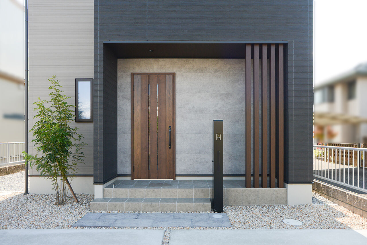 みんなの家 【1977万円／30坪／東近江市】荷物を出し入れしやすく、洗濯物もすぐに片付けられるファミリークローゼットの建築実例画像10