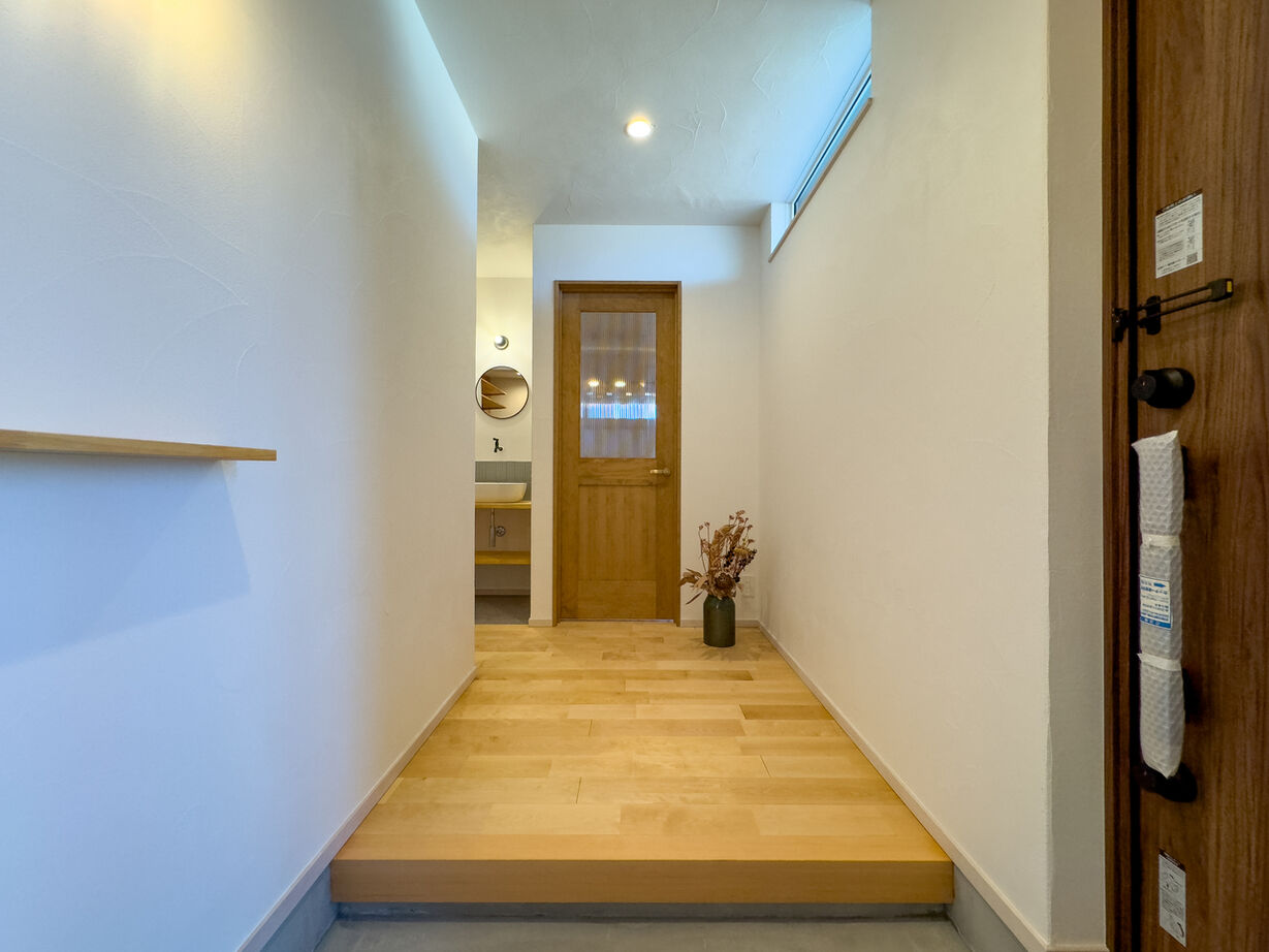 fun style 【平屋/ガレージ/46坪】落ち着きのあるスタイリッシュモダンの大きな平屋の建築実例画像2