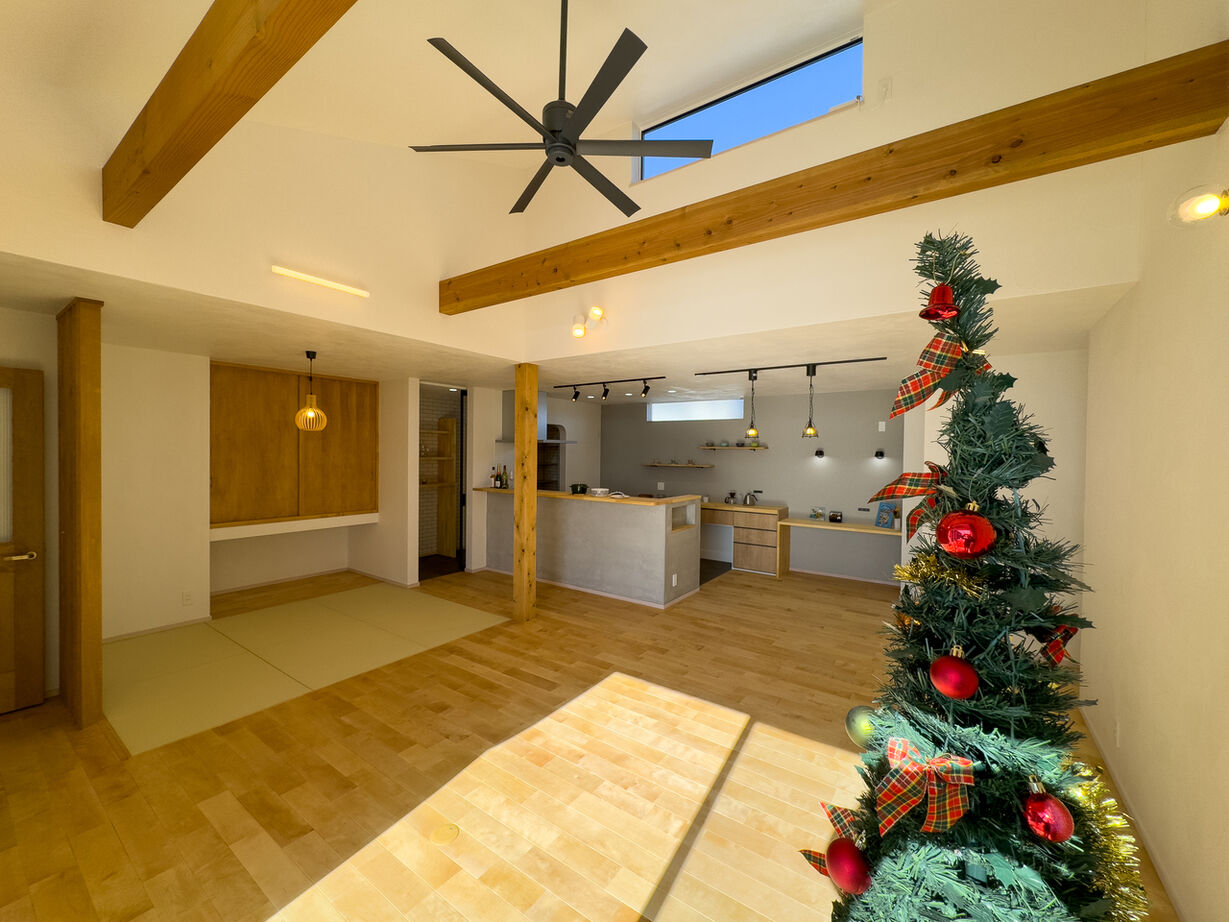 fun style 【平屋/ガレージ/46坪】落ち着きのあるスタイリッシュモダンの大きな平屋の建築実例画像4