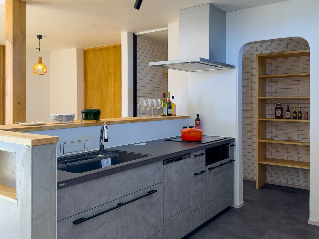 fun style 【平屋/ガレージ/46坪】落ち着きのあるスタイリッシュモダンの大きな平屋の建築実例画像5