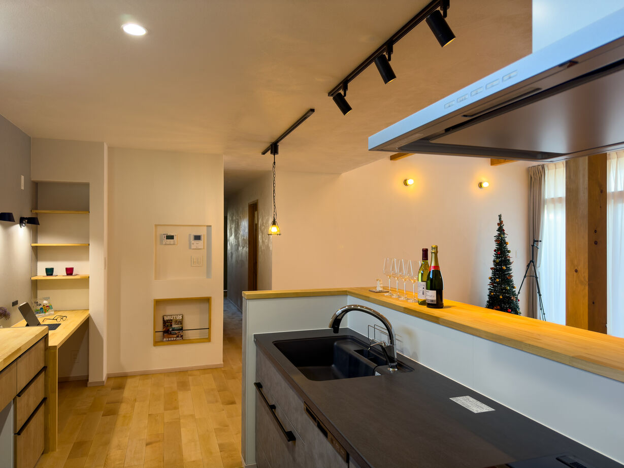 fun style 【平屋/ガレージ/46坪】落ち着きのあるスタイリッシュモダンの大きな平屋の建築実例画像7