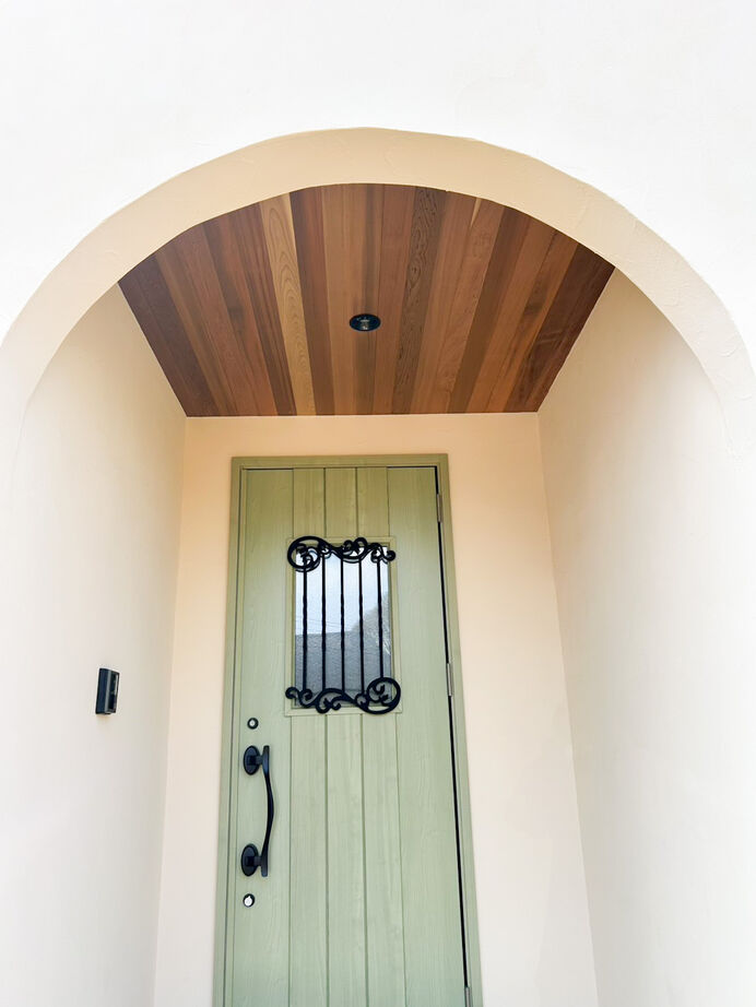 fun style 大きな屋根の平屋の建築実例画像2