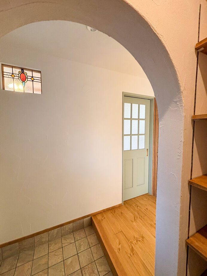 fun style 大きな屋根の平屋の建築実例画像3