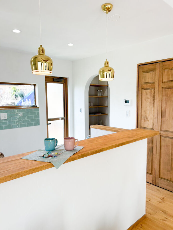 fun style 大きな屋根の平屋の建築実例画像5