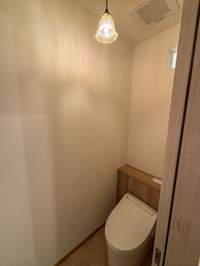 fun style 大きな屋根の平屋の建築実例画像7