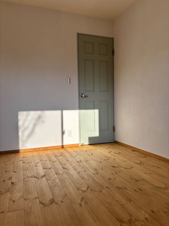 fun style 大きな屋根の平屋の建築実例画像8