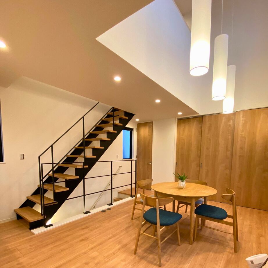 ABI-HAUS（アビハウス） 30坪の土地に3台分の駐車スペースを設けた3階建のガレージハウスの建築実例画像3