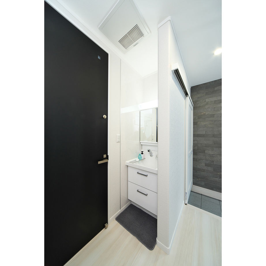 アイフルホーム宮城　東和総合住宅 【2100万円・間取有】黒とシルバーでまとめた個性的な外観。木目調のタイルデッキにも満足の建築実例画像6