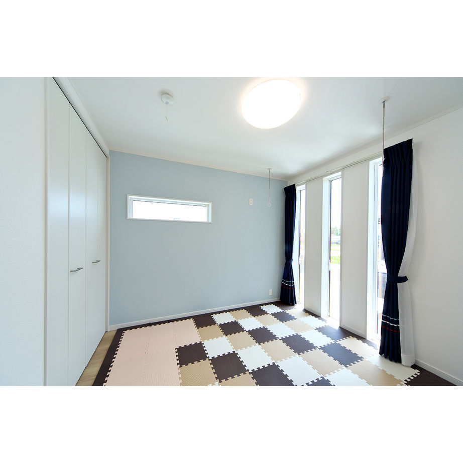 アイフルホーム宮城　東和総合住宅 【2100万円・間取有】黒とシルバーでまとめた個性的な外観。木目調のタイルデッキにも満足の建築実例画像8