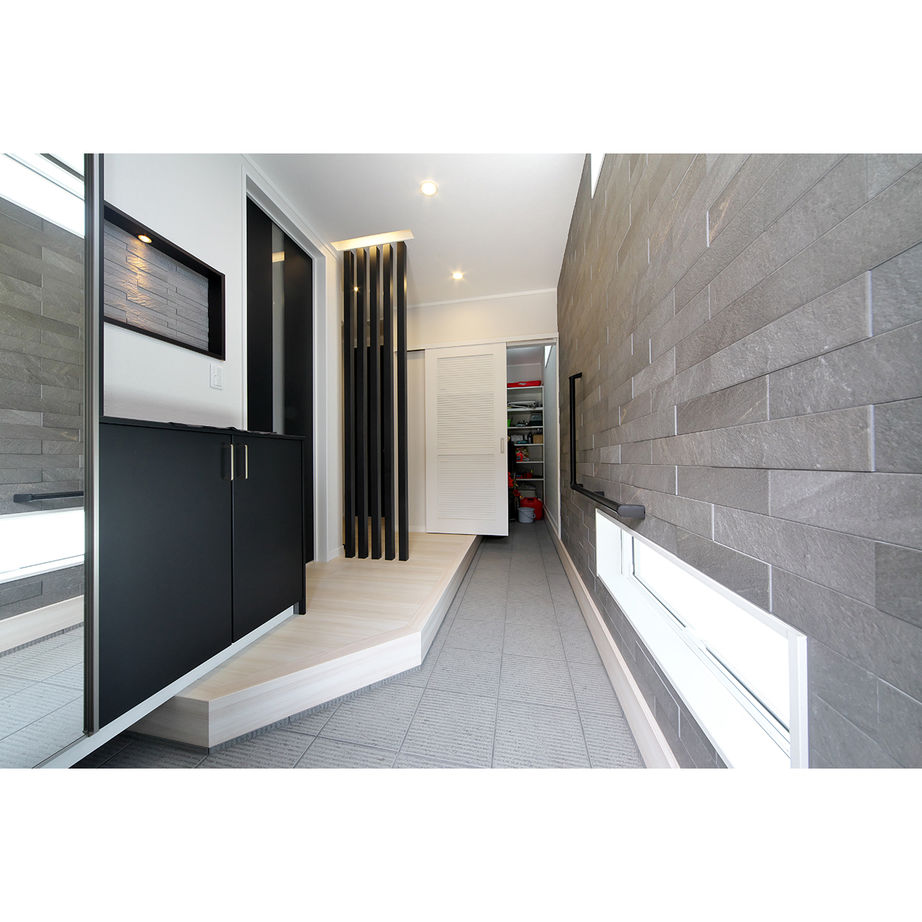 アイフルホーム宮城　東和総合住宅 【2100万円・間取有】黒とシルバーでまとめた個性的な外観。木目調のタイルデッキにも満足の建築実例画像10