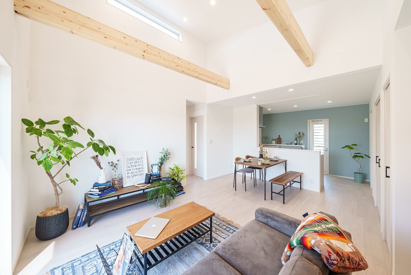 サンエルホーム 【1000万円台/24.5坪/間取り図有】ナチュラルで可愛い勾配天井のある平屋の建築実例画像2