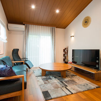 三交ホーム 【平屋×坪庭】子育て後の夫婦２人の暮らしに寄り添う、和×アジアンな平屋の住まいの建築実例画像3