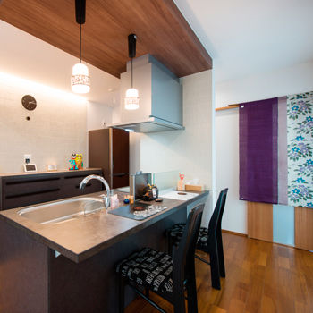 三交ホーム 【平屋×坪庭】子育て後の夫婦２人の暮らしに寄り添う、和×アジアンな平屋の住まいの建築実例画像5