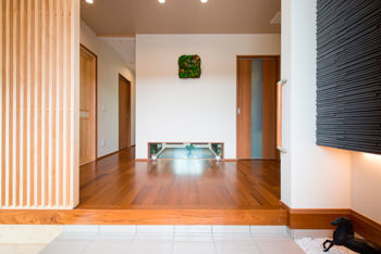 三交ホーム 【平屋×坪庭】子育て後の夫婦２人の暮らしに寄り添う、和×アジアンな平屋の住まいの建築実例画像7