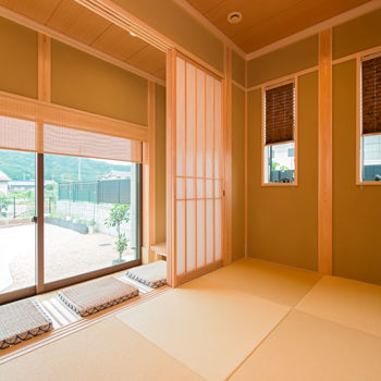 三交ホーム 【平屋×坪庭】子育て後の夫婦２人の暮らしに寄り添う、和×アジアンな平屋の住まいの建築実例画像8