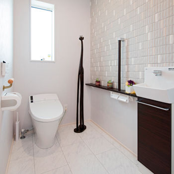 三交ホーム 【平屋×坪庭】子育て後の夫婦２人の暮らしに寄り添う、和×アジアンな平屋の住まいの建築実例画像10