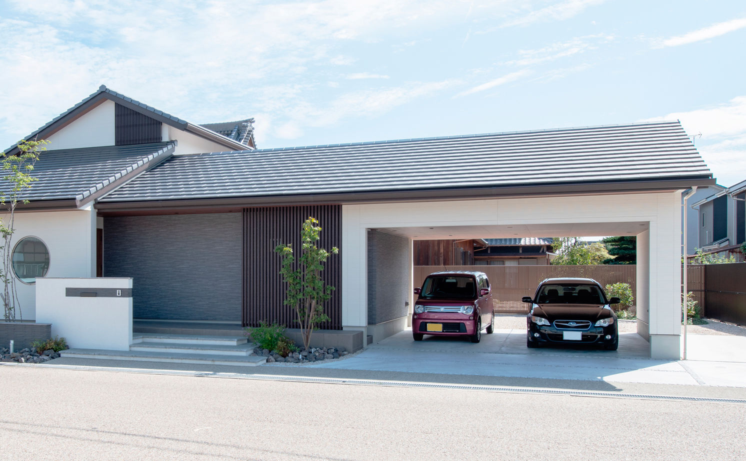 三交ホーム 【3000万円台｜L字型平屋×インナーガレージ｜間取り有】風情ある街並みに映える大迫力の和モダン邸宅の建築実例画像9