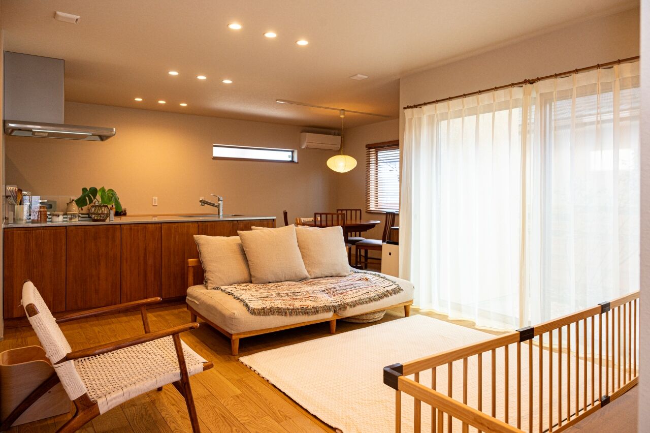 三交ホーム 【三重県｜2000万円台｜30坪台】カッコいい外観＆ナチュラルなインテリア、家事ラクも叶えた暖かく快適な家の建築実例画像2