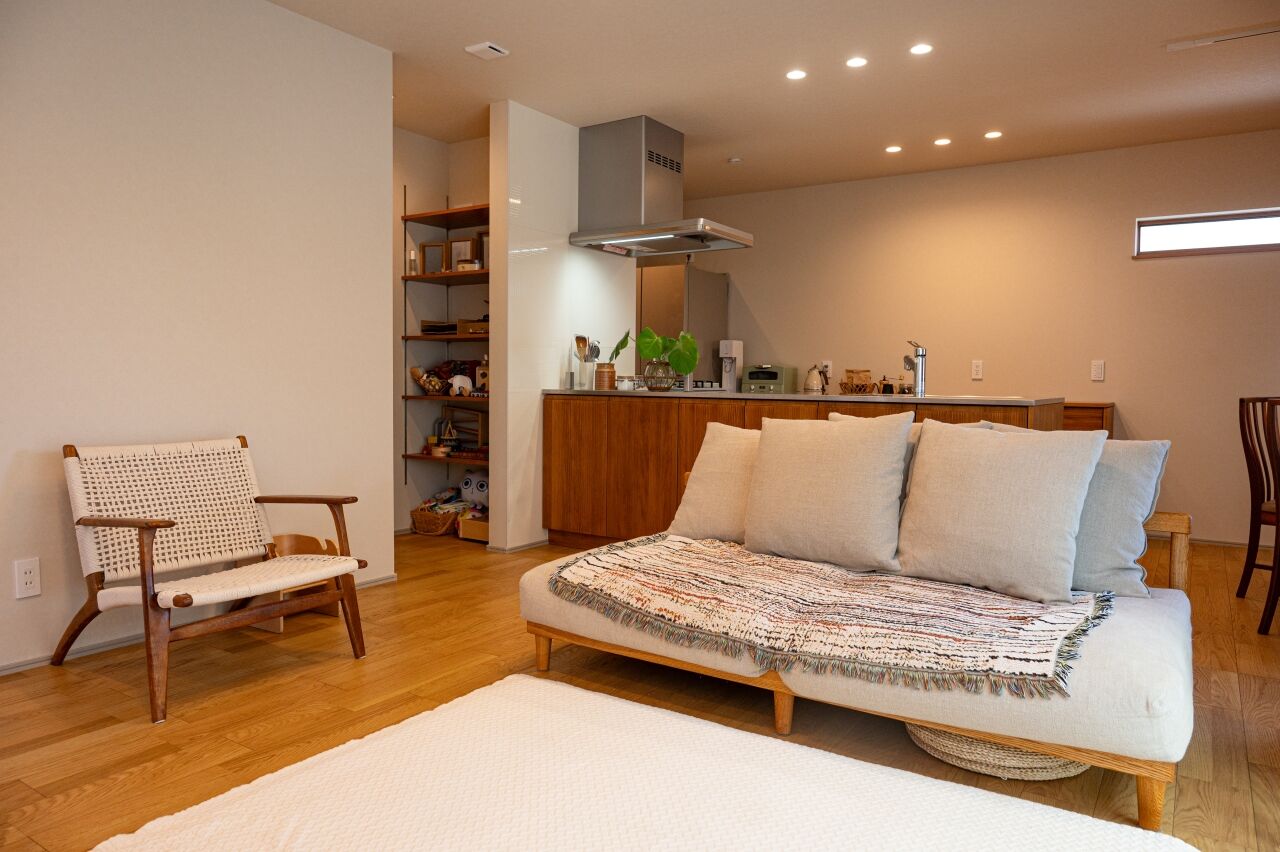 三交ホーム 【三重県｜2000万円台｜30坪台】カッコいい外観＆ナチュラルなインテリア、家事ラクも叶えた暖かく快適な家の建築実例画像3