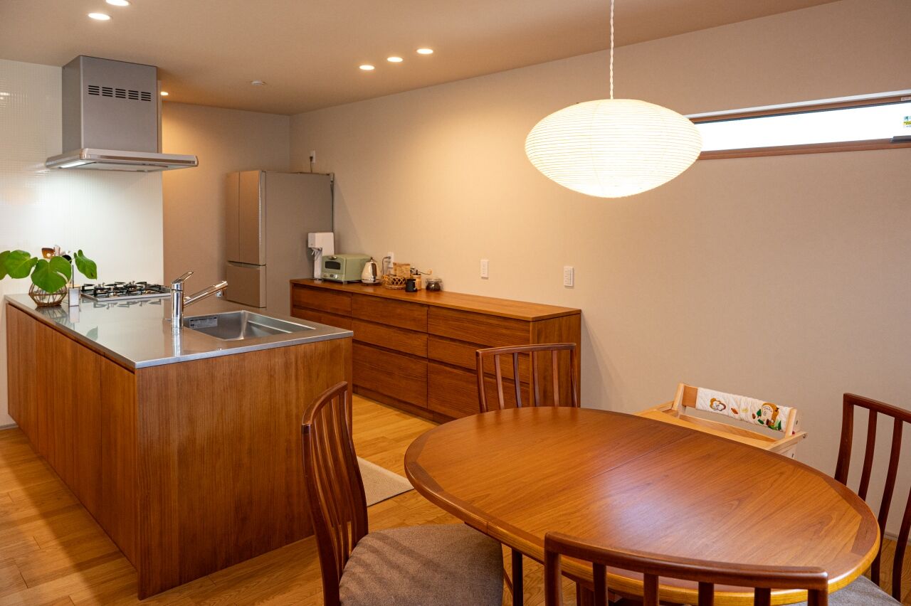 三交ホーム 【三重県｜2000万円台｜30坪台】カッコいい外観＆ナチュラルなインテリア、家事ラクも叶えた暖かく快適な家の建築実例画像4